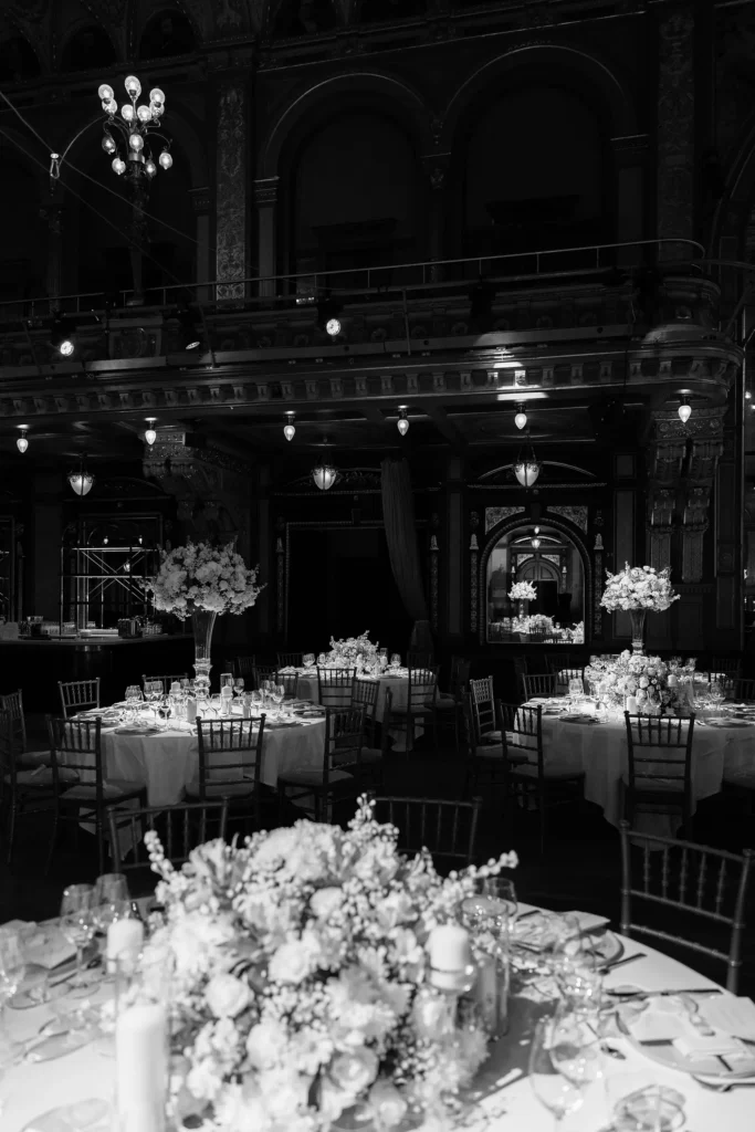 Uppdukning för bröllop på Berns hotel